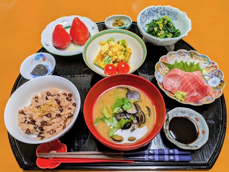 今日は一日中、ペン入れとコンテと読書